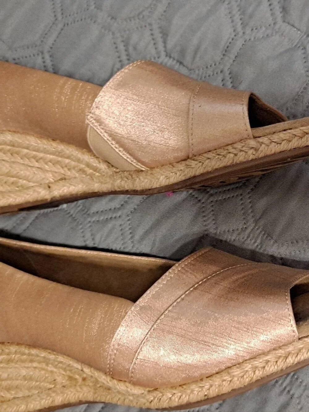 easy street metallic Tan flats with peep toe - Picture 3 of 6